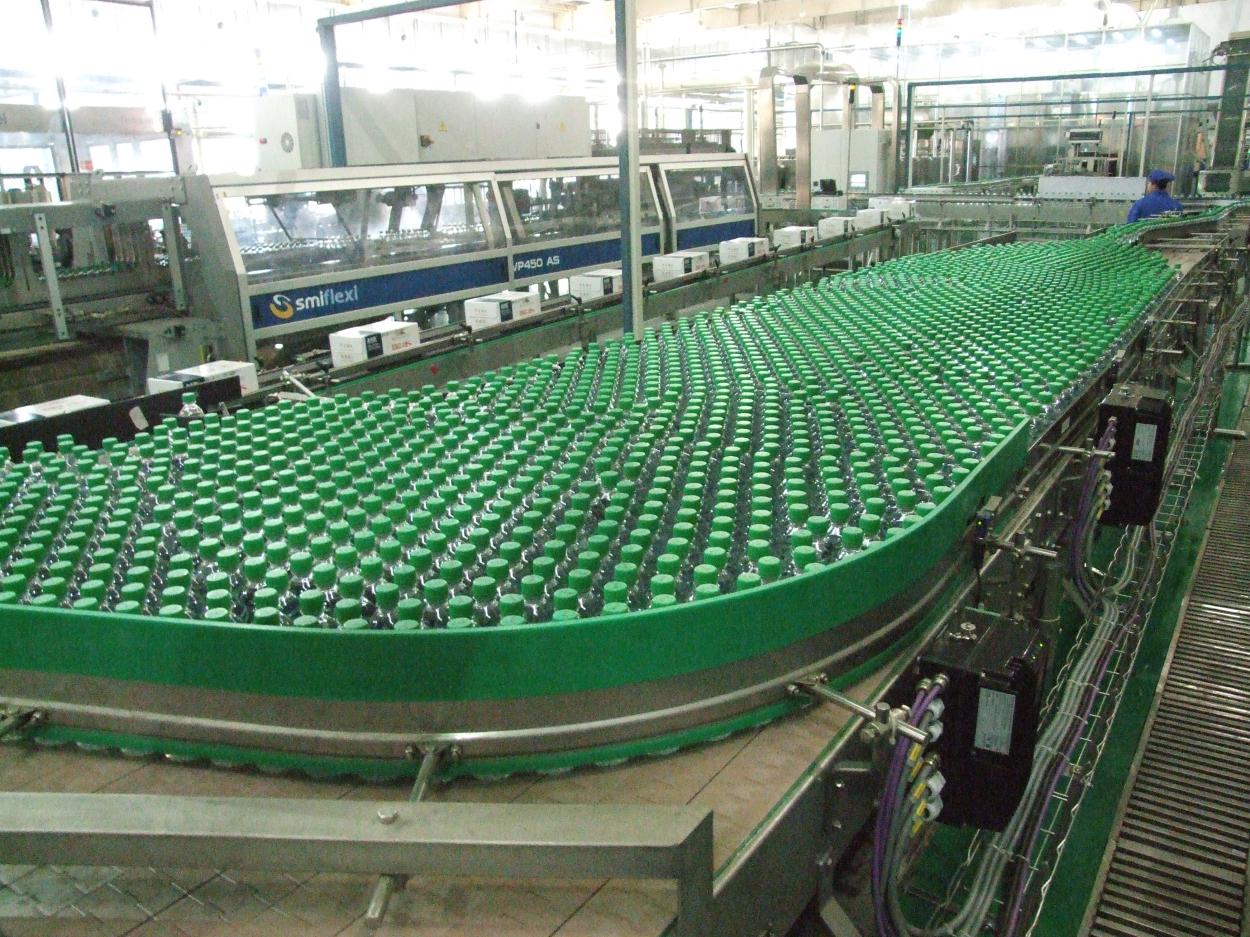 北大荒五大連池礦泉水公司天然礦泉水灌裝車間 錢立文 攝