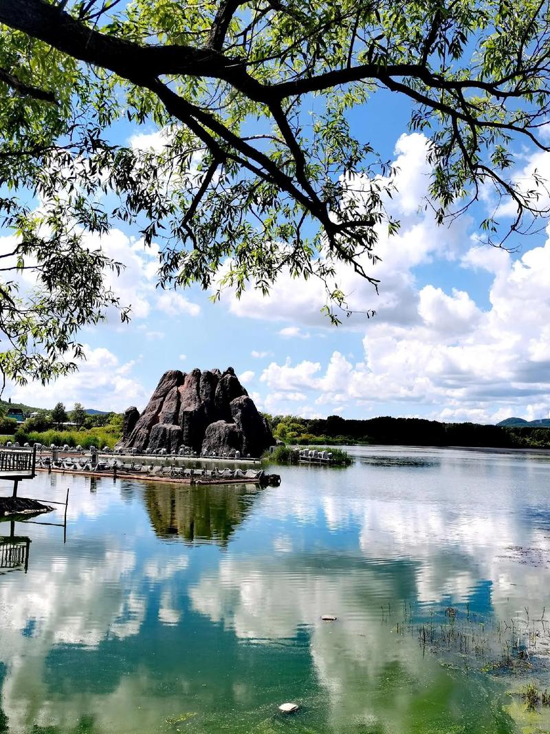 五大連池風景區 位于中國黑龍江省 北部,歸屬于黑河市五大連池