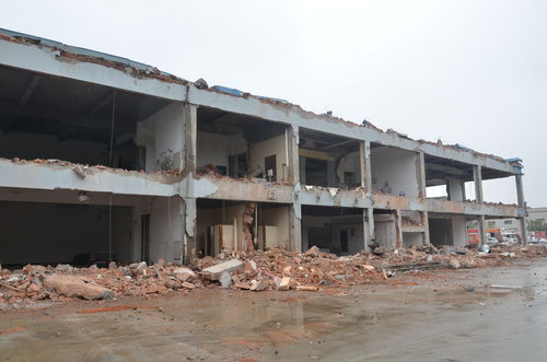 金記食品新廠原有建筑拆除紀(jì)實(shí) 五大連池城市更新進(jìn)程中的一幕